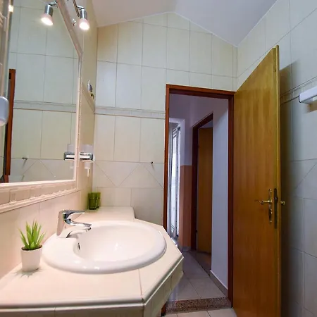 Guest house Jaklin Banjol