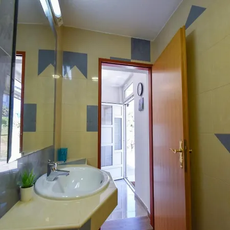 Jaklin Guest house