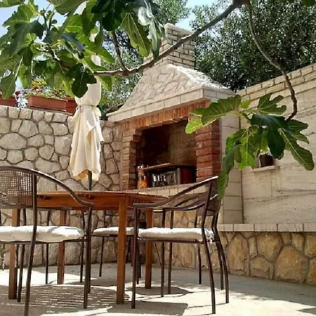 Jaklin Guest house